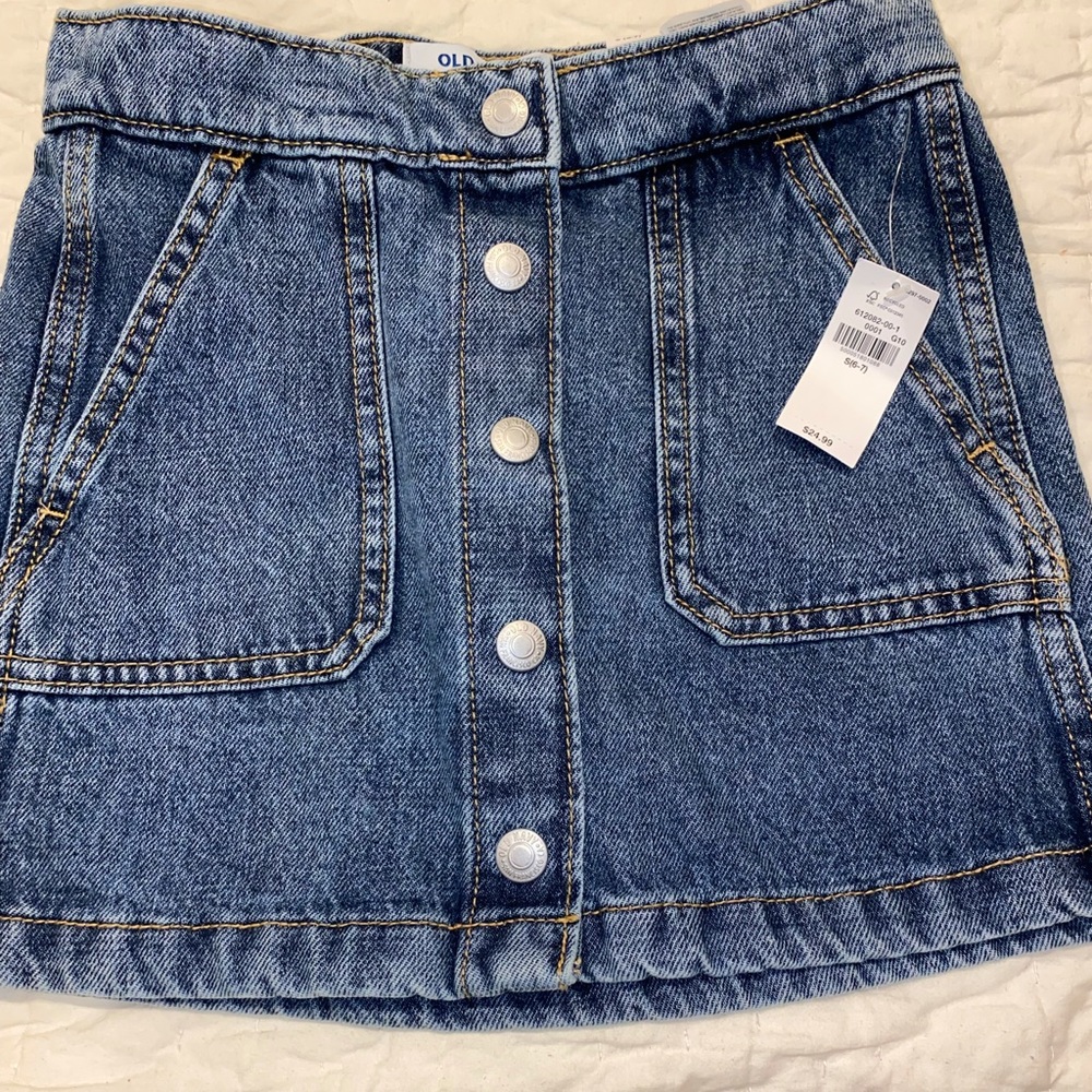 Girls old navy denim skirt size (s) 6-7 (brand new)